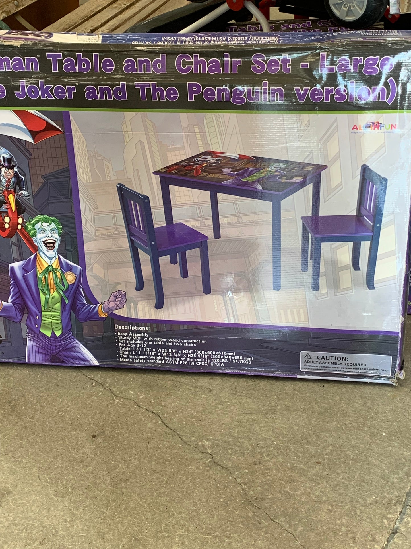 THE JOKER AND THE PENGUIN TABLE SET